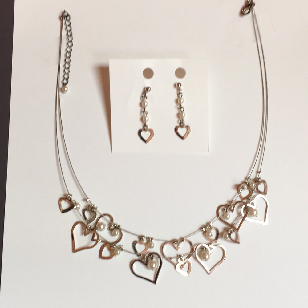 Necklace/earrings set